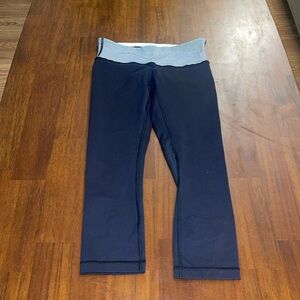 Lululemon ladies black and white striped Capri leggings. Size 4:
